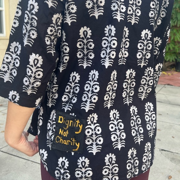 Black and white medium tunic from the artists at MarketPlace Handwork of India. - Picture 4 of 6